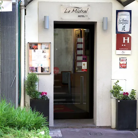 Le Mistral 3*