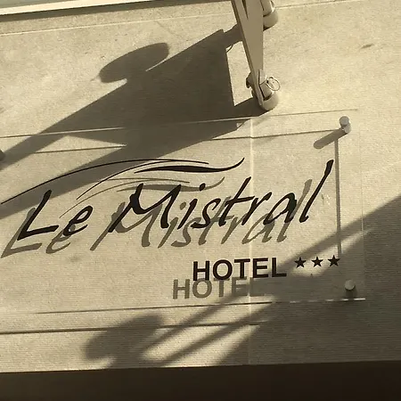 Le Mistral מלון